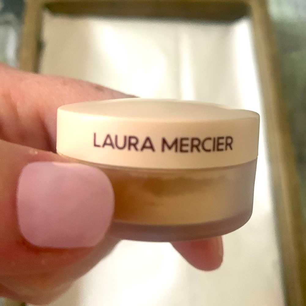 Laura Mercier Blur Powder